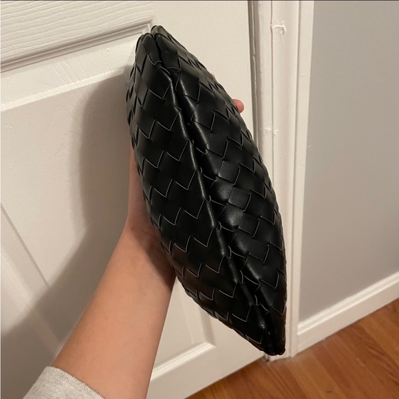 ✖️SOLD✖️ Small Black Woven Purse W/ Knotted Top Handle - Picture 9 of 10